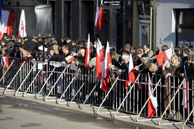 Trumny pary prezydenckiej już w Bazylice Mariackiej