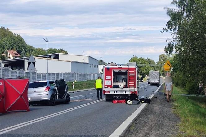 Tragedia na drodze koło Jeleniej Góry. Zginął 76-letni kierowca osobówki