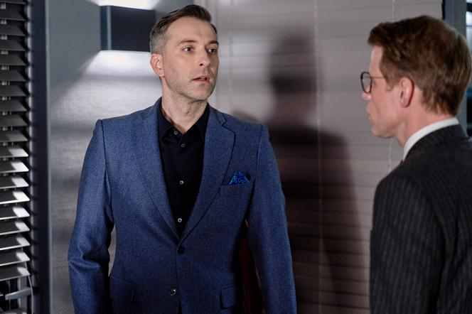 BrzydUla 2, odcinek 254: Marek będzie chciał odzyskać Ulę, ale Marek 2 mu przeszkodzi. Załamany Dobrzański poszuka pomocy u Seby - ZDJĘCIA