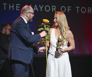 Gala Tofifest 2025 bez stylowych niespodzianek? Olśniewająca Warnke, Szapołowska znów w różowym futerku!