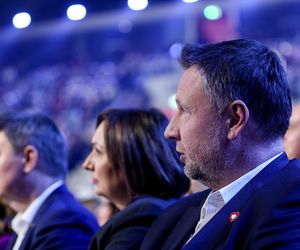 Konwencja KO w Gliwicach. Tusk, Trzaskowski, Protest związkowców i sprzedaż flag Polski i UE