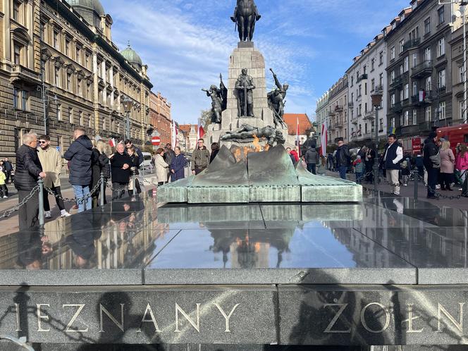 Tak Kraków świętował 104. lata niepodległości. Tłumy na ulicach miasta