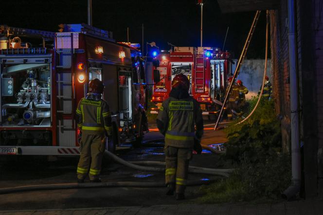 Pożar przy ul. Oswobodzenia w Katowicach. W akcji gaśniczej wzięło udział kilka zastępów straży