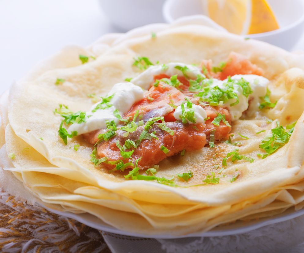 Naleśniki z łososiem w sosie śmietanowym