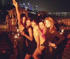 Kiedy są połowinki? Po co je organizujemy i przy jakiej muzyce się bawić