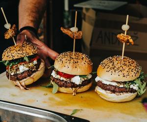 Gdzie w Olsztynie można zjeść najlepszego burgera? Te lokale warto odwiedzić!