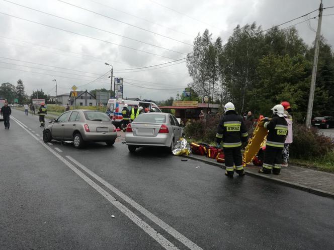 Chełm Śląski: Poważny wypadek na DW934. Rannych zostało pięć osób, w tym jedno dziecko [ZDJĘCIA]