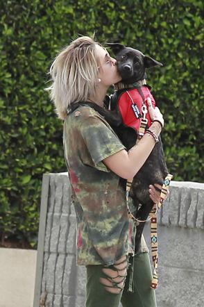 Paris Jackson z psem