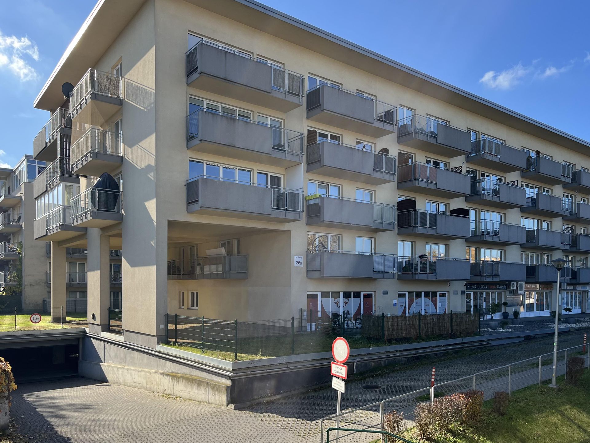 Teligi 26 w Krakowie. Blok z ukrytym balkonem