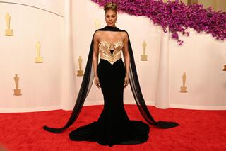 Oscary 2024 - gwiazdy na czerwonym dywanie. Te kreacje skradły całe show!