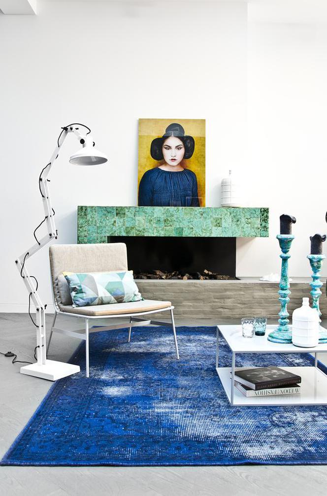 Niebieski perski dywan w pokoju dziennym