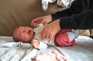 Co robić, gdy niemowlę ma gazy? Te sprawdzone sposoby szybko pomogą na wzdęcia