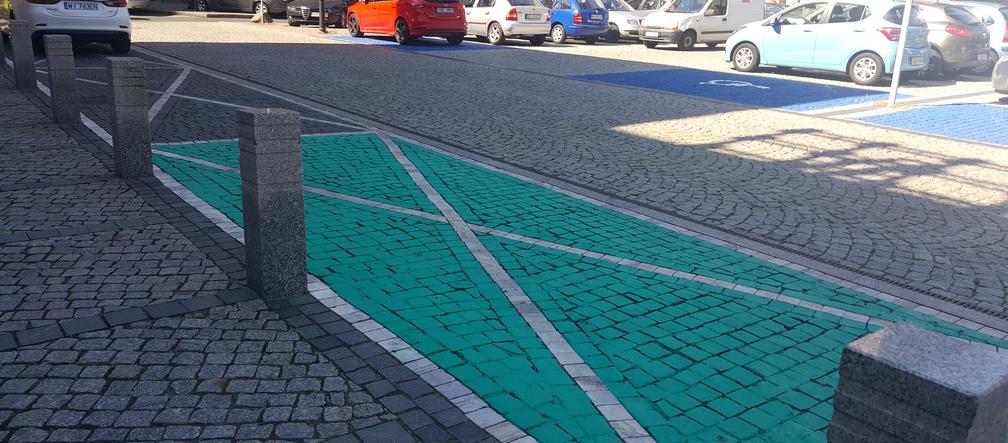 Parking dla rodziców z dzieckiem przed Urzędem Miasta w Sosnowcu