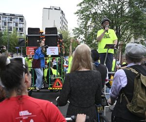 Biało-czerwonym peletonem rowerzyści uczcili Powstanie Warszawskie 