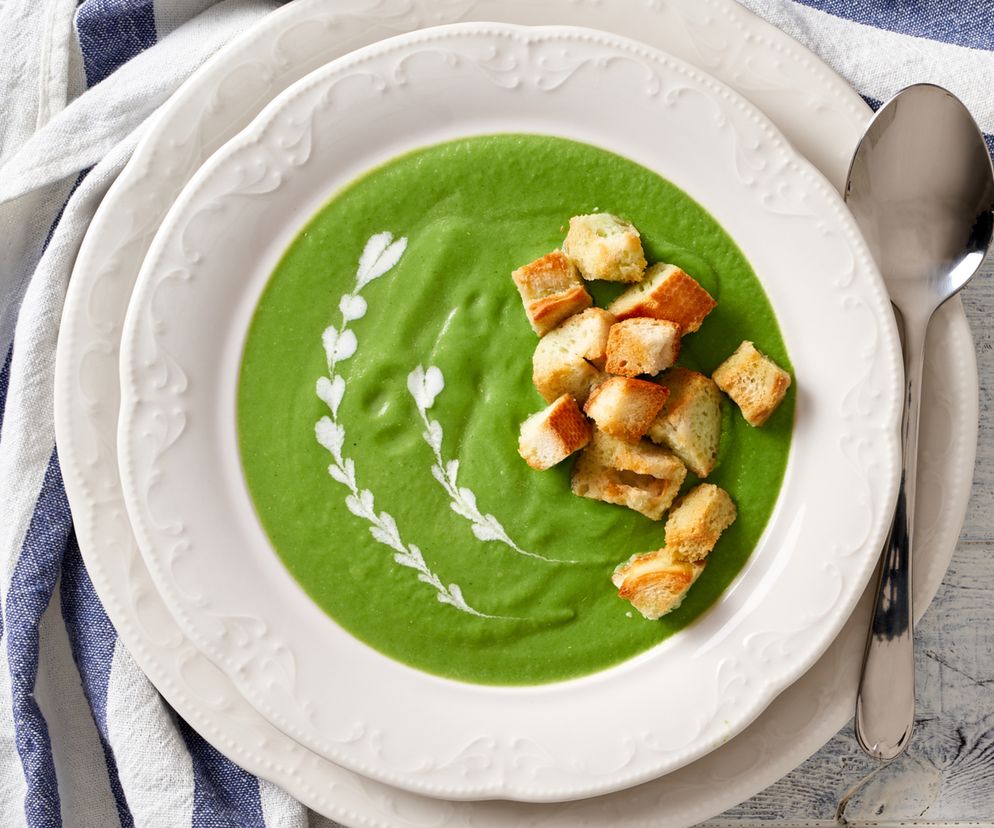 Krem z mrożonego szpinaku: przepis na zupę błyskawiczną