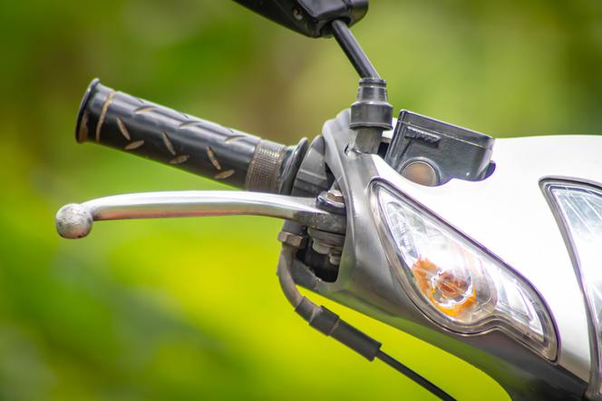 Pościg za pijanym kierowcą motocykla. Jechał bez kasku i tablic rejestracyjnych! 