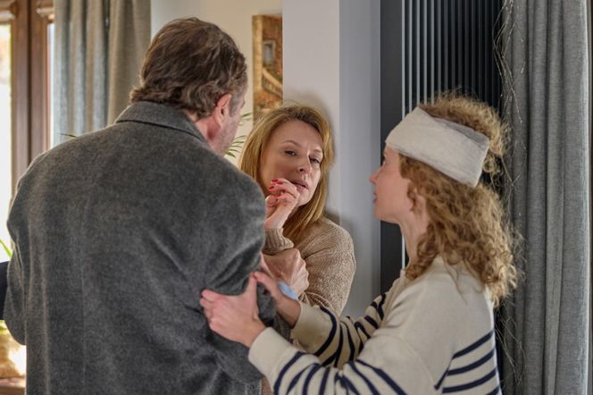 Na Wspólnej odc. 4044: Malwina (Martyna Dudek), Konrad (Marek Bukowski), Karolina Wysocka (Paulina Holtz)