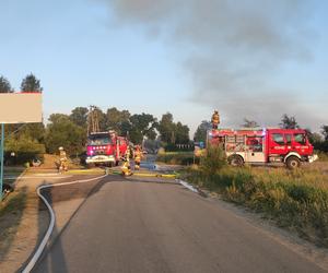 Gaszenie przez strażaków pożaru Baru Letniego