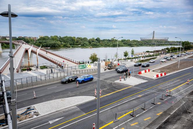 Budowa przejścia dla pieszych przez Wisłostradę opóźniona