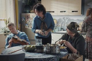 M jak miłość odc. 1869. Paweł (Rafał Mroczek), Haneczka (Elżbieta Firek), stryj Jędrzej Gutowski (Piotr Majerczyk), Marysia (Małgorzata Pieńkowska)