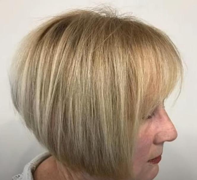 Najlepsze fryzury dla kobiet po 50-tce na blond włosy