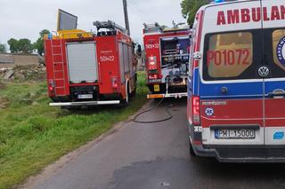 Wypadek w Miłostowie. Auto uderzyło w barierę i budynek