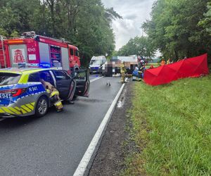 Tragiczny wypadek na DK 25 w Stołcznie. Nie żyje 27-letnia kobieta, pięć osób rannych [ZDJĘCIA]