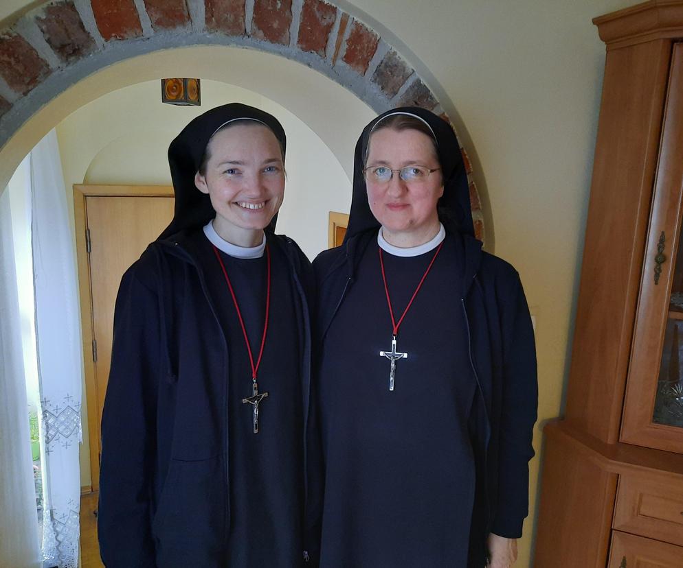 (od lewej) s. Francisca i s. Bożena ze Zgromadzenia Sióstr Jezusa Miłosiernego