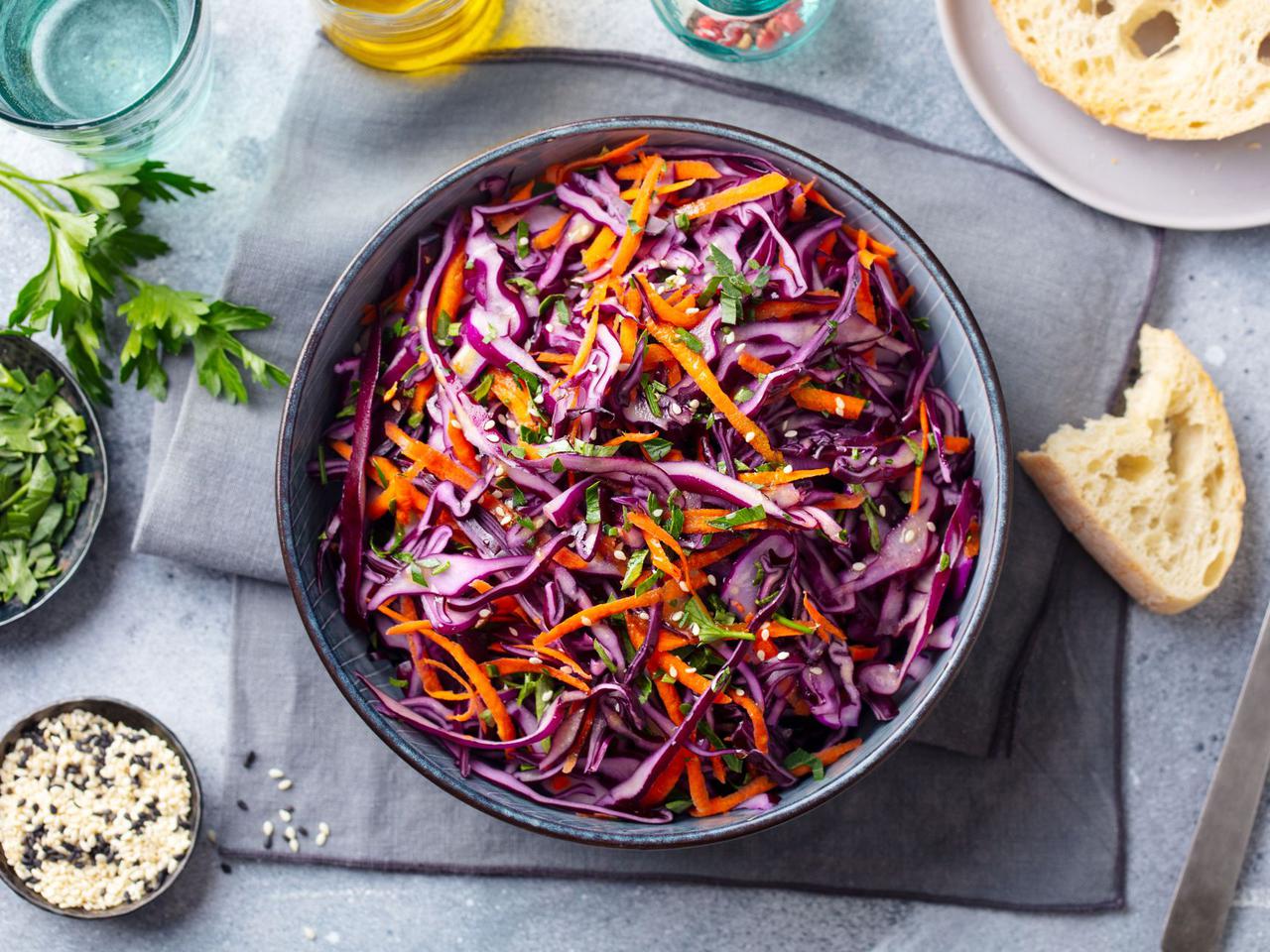 Surówka z czerwonej kapusty na ostro - pikantna, wyrazista, z charakterem