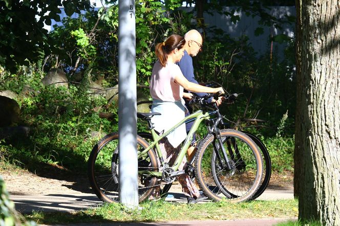 Ewa Drzyzga z mężem na rowerach. "Operacje plastyczne nie są dla mnie!"