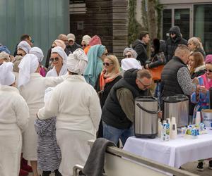   Niecodzienna akcja w Olsztynie. Kobiety przespacerowały się w… szlafrokach. Zobaczcie zdjęcia!