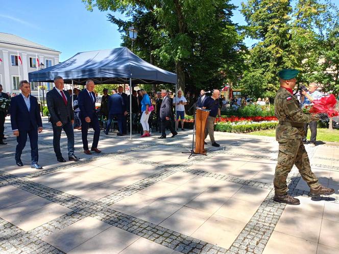 Na Skwerze Niepodległości w Siedlcach można było wysłuchać okolicznościowych przemówień i Apelu Pamięci Oręża Polskiego