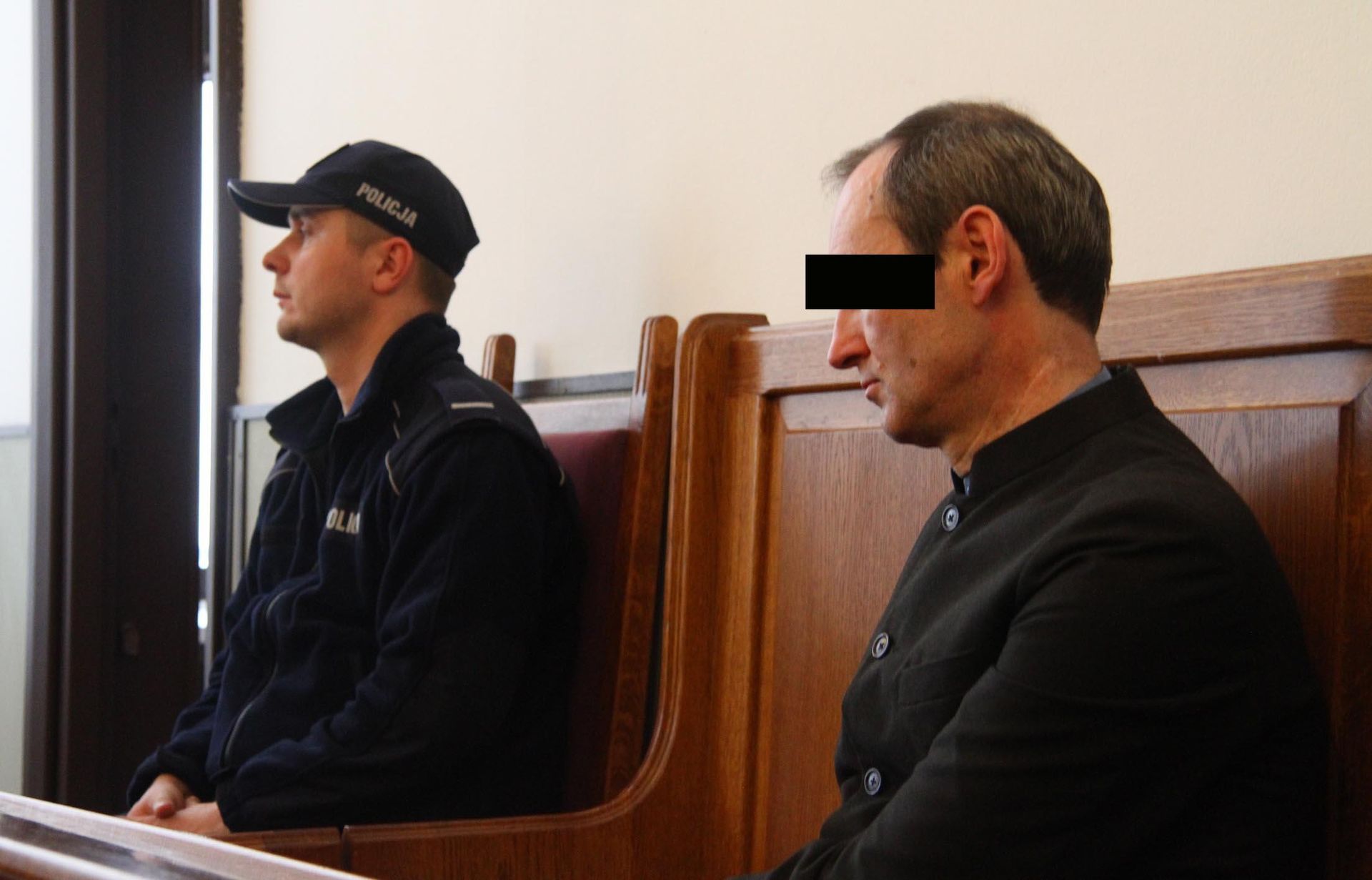 Cezary S. wysadził granat w redakcji. Mimo urwanej ręki, atakował dalej