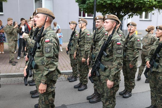 Przysięga wojskowa w Sosnowcu. Żołnierze przedefilowali przez miasto