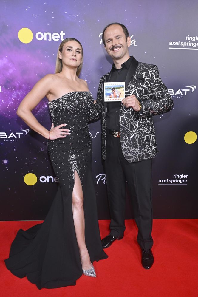 Rutkowski w nowej zaczesce, Rozenek-Majdan z wąsem na głowie i naga Kamińska