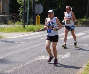 Seniorzy w Bydgoszczy pokazali moc! Blisko setka na starcie pierwszego Biegu Seniora