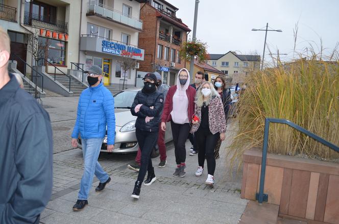 "Z KOBIETAMI NIE WYGRACIE" w Starachowicach też protestowali przed biurami posłów PiS 