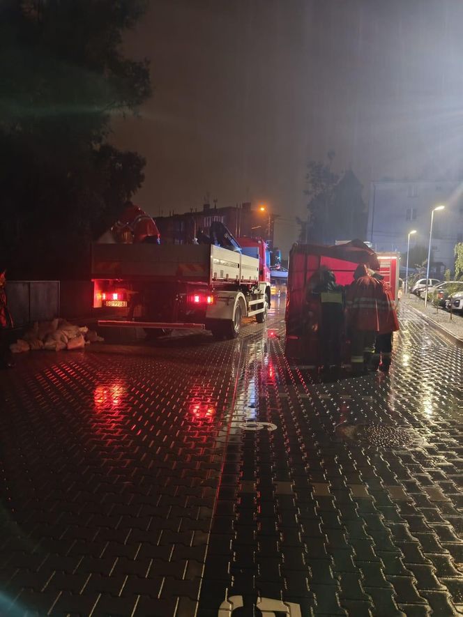 Gwałtowne wezbrania rzek w województwie śląskim. "Sytuacja jest naprawdę trudna"