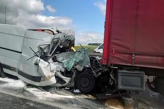Tragiczny wypadek na autostradzie A4. Bus wbił się w tira