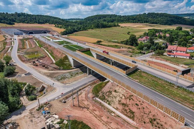 Odcinek Bolków – Kamienna Góra liczy w sumie nieco ponad 16 kilometrów długości. W dłuższym tunelu będzie odcinkowy pomiar prędkości