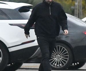 Jan Kliment z żoną i synem wyjeżdżają ze ślubu Kasi Cichepek-Kurzajewskiej