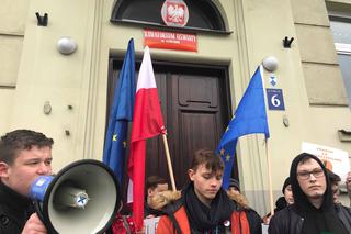 „Kuratorium do roboty”, „Zalewska, nie zdałaś”. Strajk uczniów w Lublinie