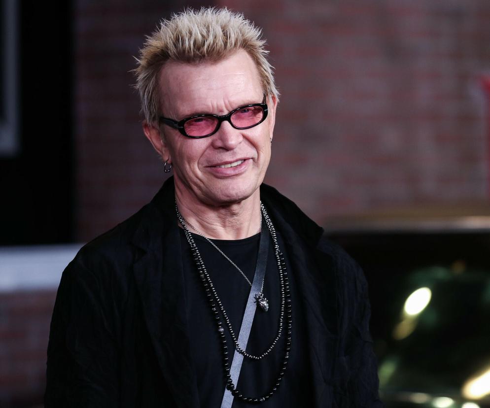 Oto przykład jak nie powinno się imprezować. Billy Idol kiedyś zabalował tak, że musiało interweniować wojsko