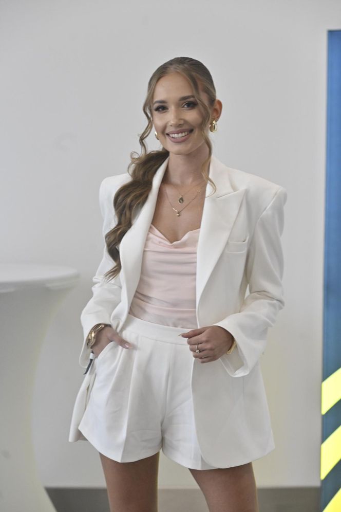 Gwiazdy na jesiennej ramówce Polsatu błyszczały błękitem i dekoltami poniżej pasa. Tylko Ada Fijał i Kasia Cichopek przełamały sztampę