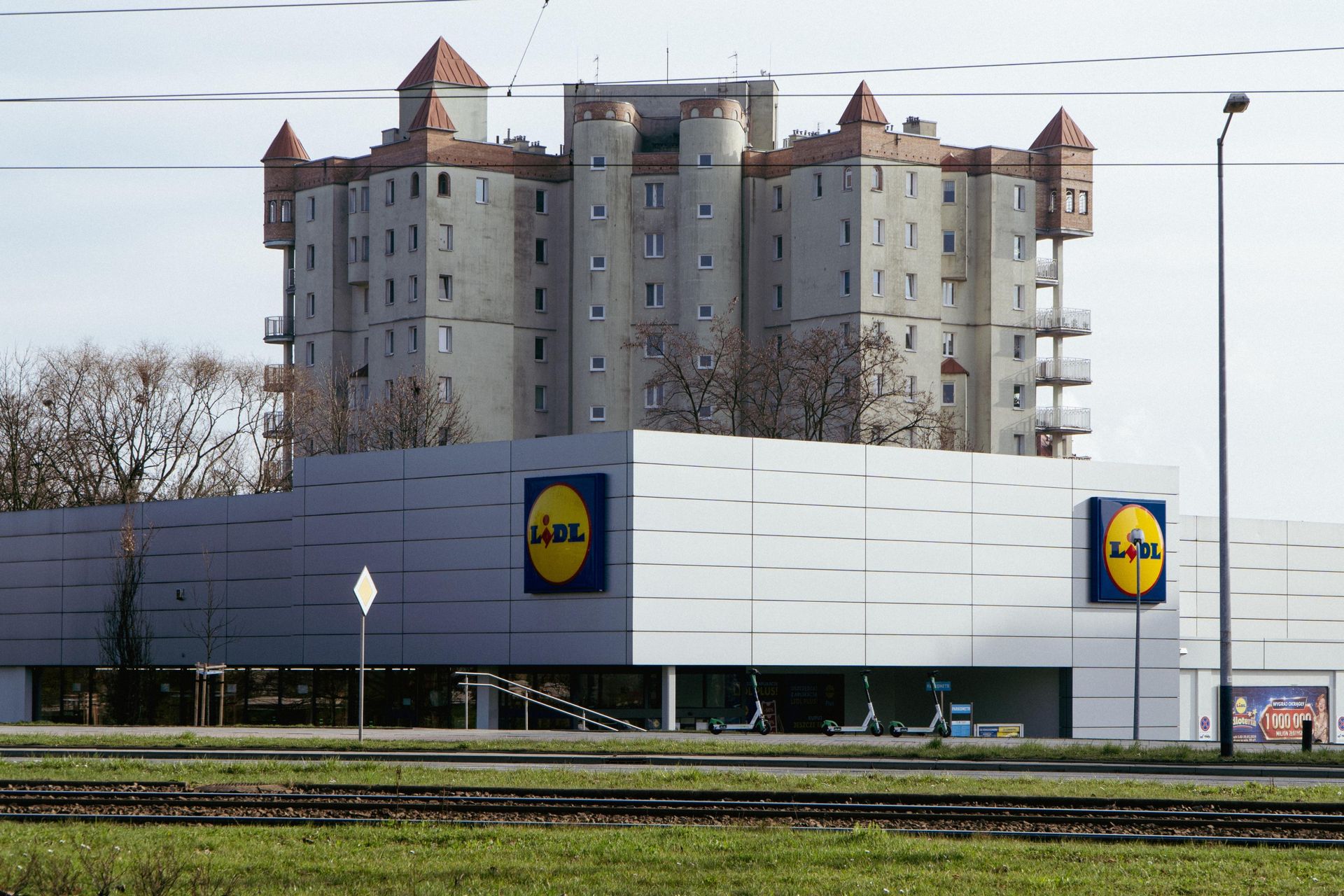 Blok-zamek w Krakowie - zdjęcia. Zobacz Wawel z wielkiej płyty