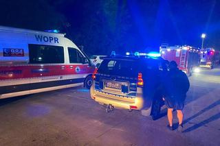 Młodzi ludzie w ostatniej chwili uciekali po dachu 