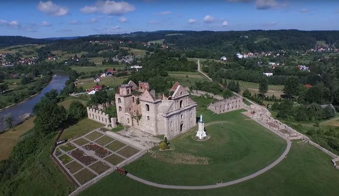 Wieża widokowa w Klasztorze Karmelitów Bosych w Zagórzu