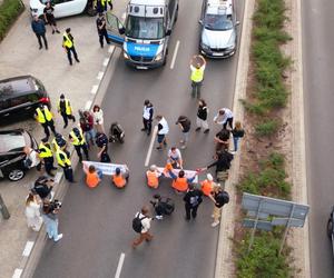 Ostatnie Pokolenie sparaliżowało centrum Warszawy