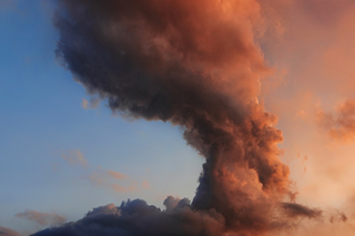 Chmura z wulkanu Cumbre Vieja jest nad Polską. Jednoznaczny komunikat Rządowego Centrum Bezpieczeństwa