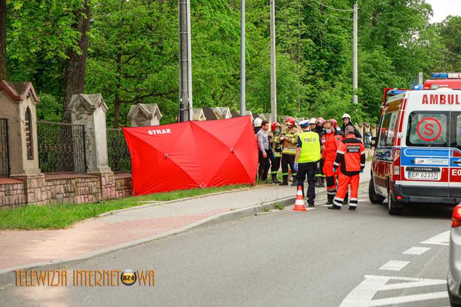 Łękawa: Młody motocyklista uderzył w kościelny płot! Zginął na miejscu! [ZDJĘCIA] 